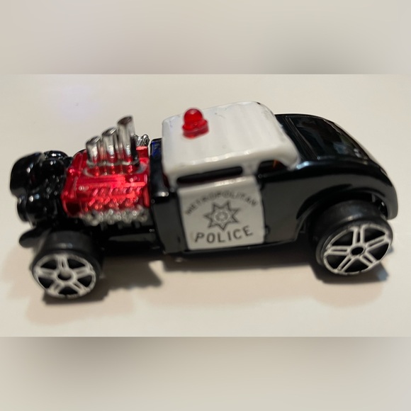 Maisto Knuckle Dragger Black & White Metropolitan Police Diecast Car - Picture 3 of 6